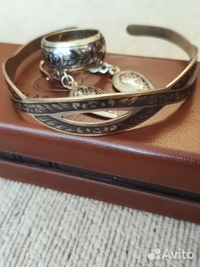 Роскошный серебряный гарнитур. 925 пр