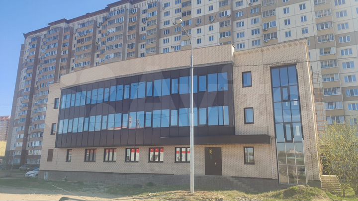 Здание 1160 м² (три этажа)