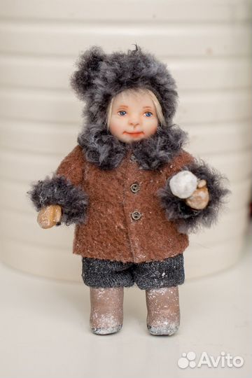 Коллекционная миниатюрная кукла