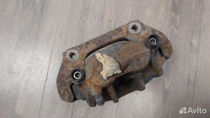 Суппорт тормозной передний левый Bmw 7 Series E38