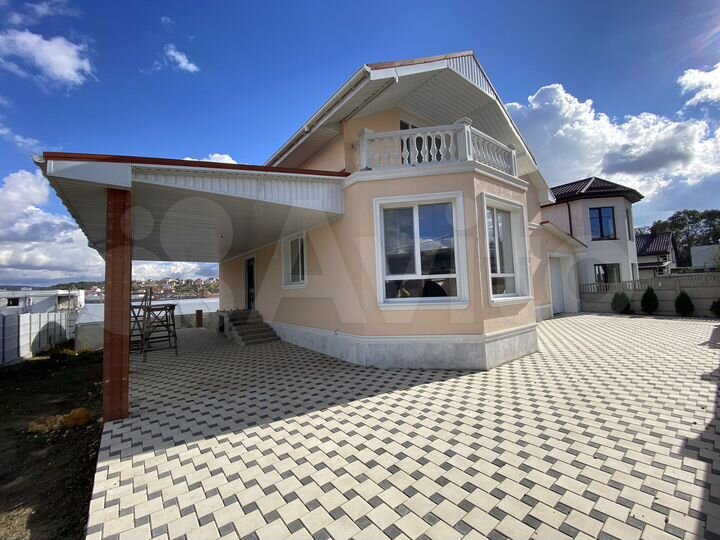 Дом 322 м² на участке 8 сот.