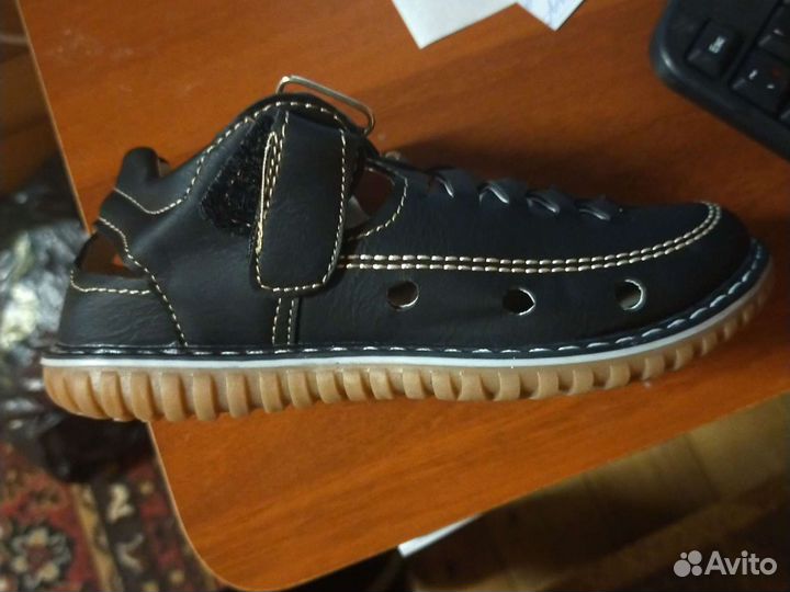 Сандалии новые для мальчика 33 р