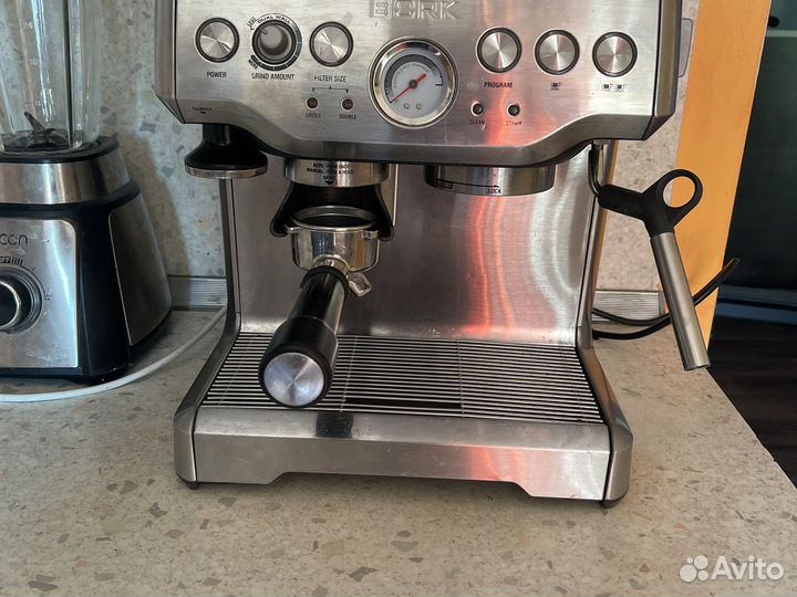 Кофемашина bork c801 рабочая профессиональная