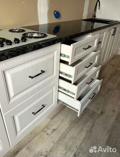 Кухни на заказ с надежными петлями