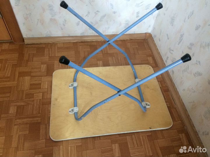 Столик складной 70х48см.и 3 складных стульчика