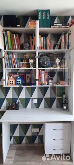 Письменный стол с верхним шкафом