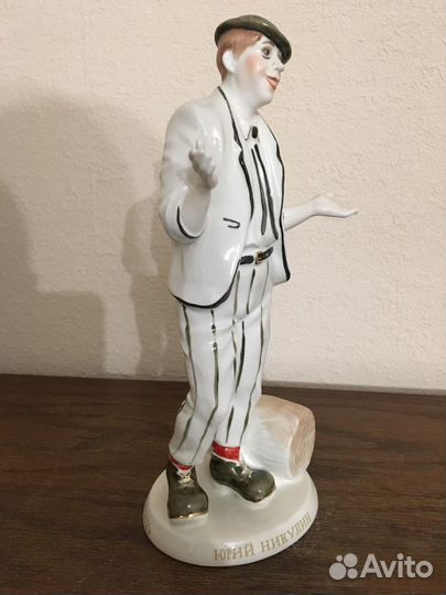 Фарфоровая статуэтка 