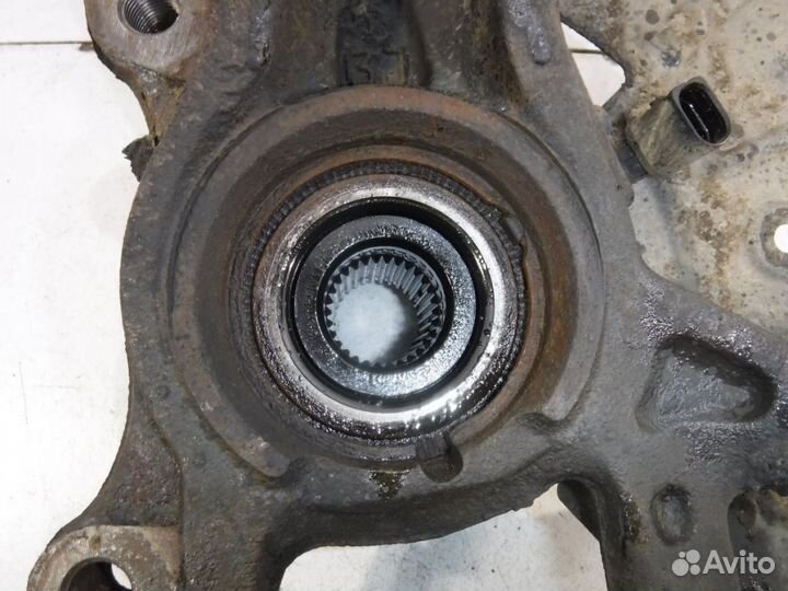 Кулак передний правый