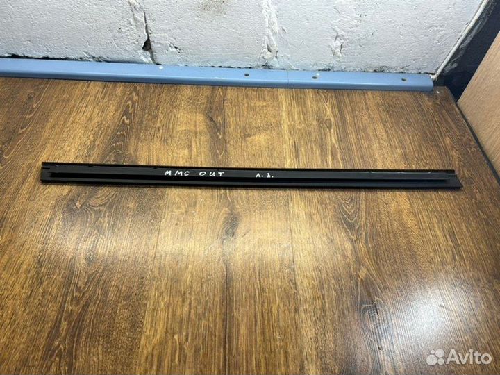 Молдинг стекла задний левый Mitsubishi Outlander