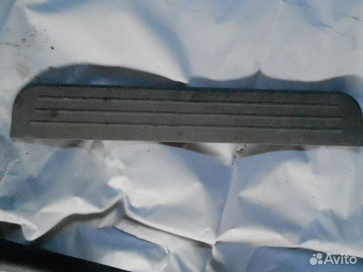 Накладка порога передняя правая Hyundai Getz 2002