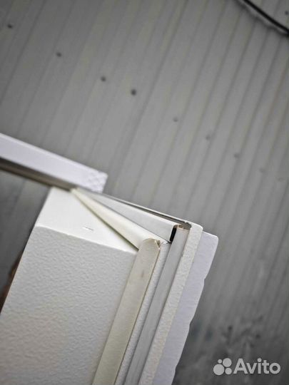 Дверь входная металлическая