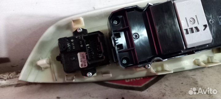 Блок управления стеклоподъемниками передний правый