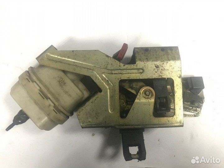 Замок крышки багажника задний Mercedes-Benz