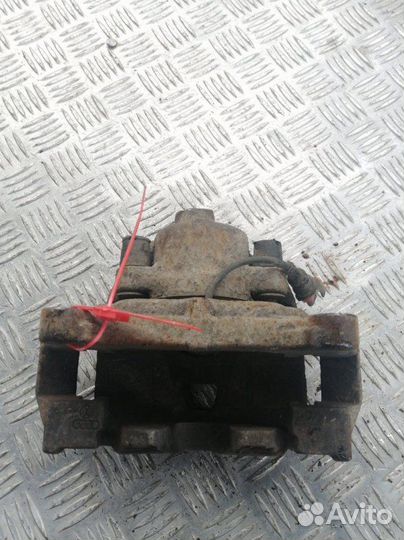 Суппорт передний левый Volkswagen Tiguan 5N1 2.0