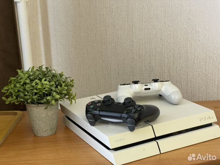 Sony PS4 Fat 500GB Белая Два джойстика