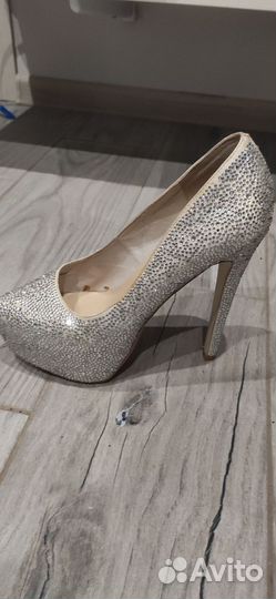 Туфли со стразами 38