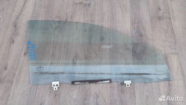 Стекло двери передней правой №28 Geely MK 2009