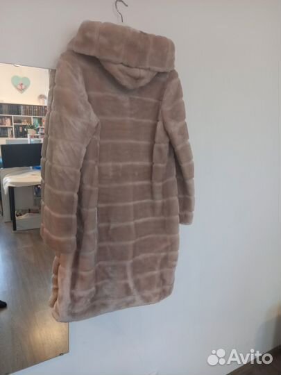 Шуба мутоновая с капюшоном светлобежевая