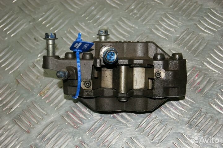 Суппорт передний правый Suzuki TL1000S