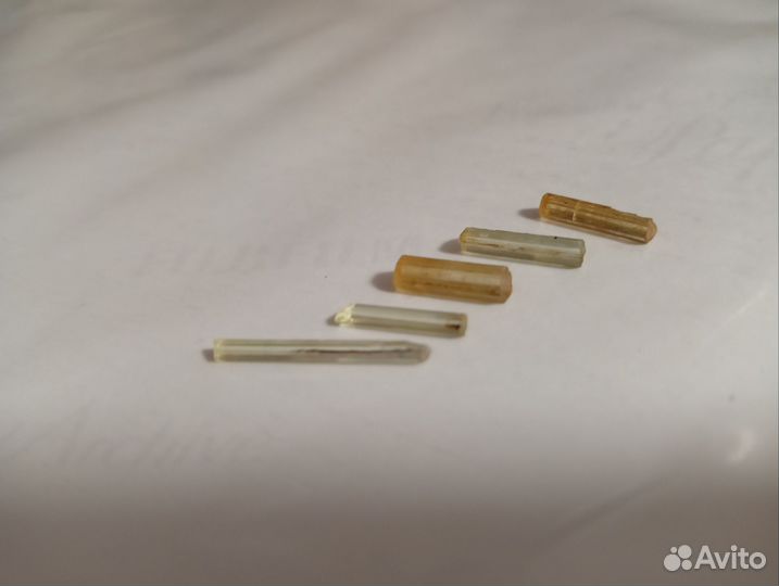 Сувенир-флакон с кристаллами гелиодора