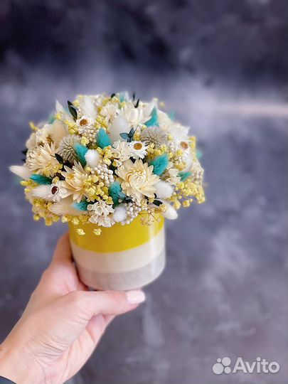 Букет из сухоцветов в кашпо