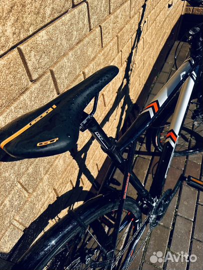 Шоссейный велосипед GT grade