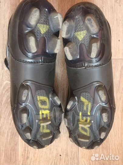 Бутсы футбольные