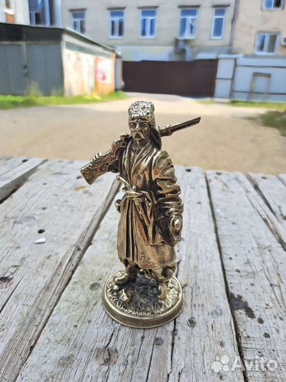 Бронзовая статуэтка 