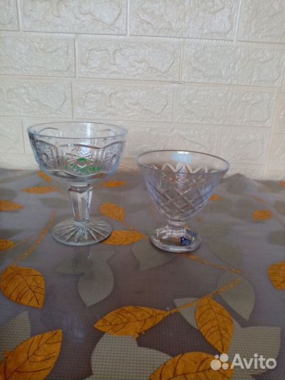 Хрустальные вазы на ножке