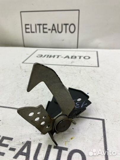 Замок капота правый Bmw 5 F10 2011