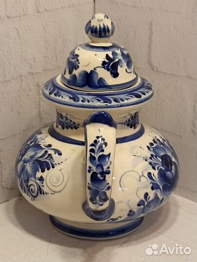 Чайник. Ручная работа, гжель