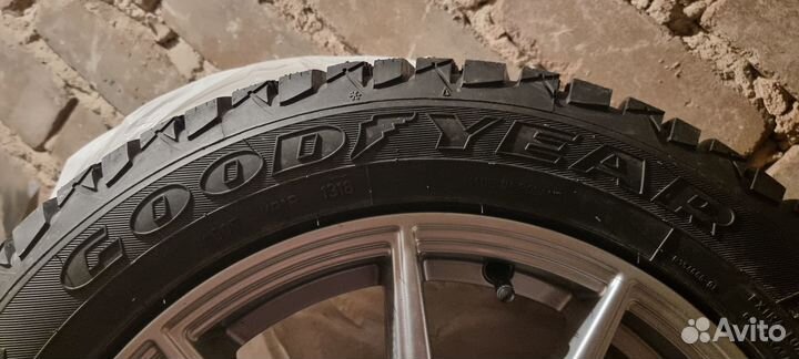 Goodyear Ultragrip 600 205/55 R16 94T