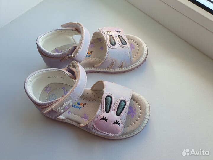 Продам сандали на девочку 23
