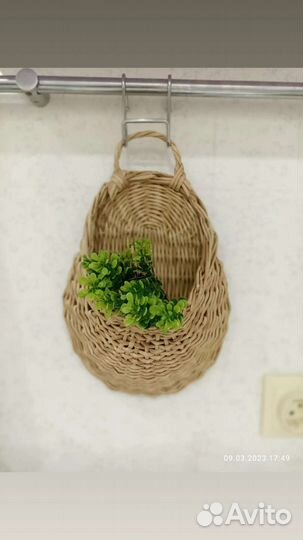 Настенная корзина из бумажной лозы