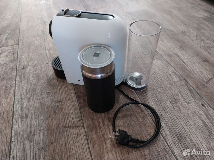 Кофемашина Delonghi Nespresso Капучинатор