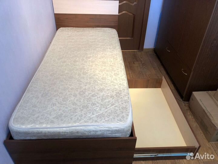 Кровать односпальная 90х200 с матрасом