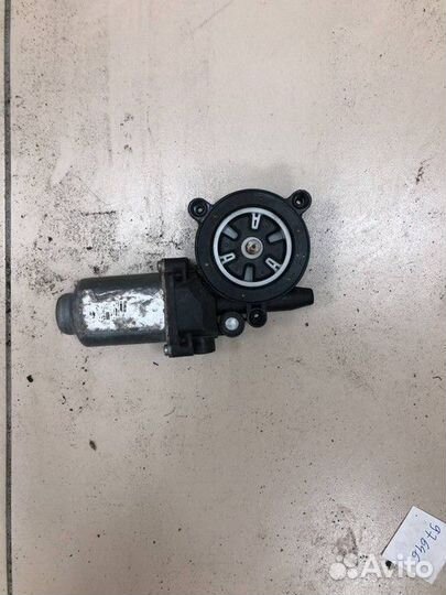 Моторчик стеклоподъемника задний левый