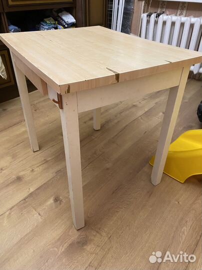 Кухонный стол