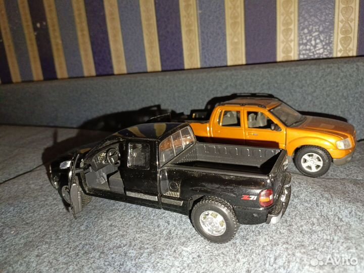 Модель автомобиля Chevrolet Silverado 1/25