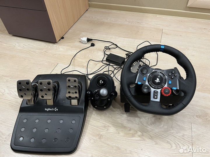 Игровой руль с педалями и коробкой передач