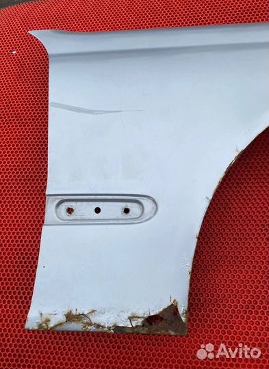 Крыло правое Mercedes Benz W203 под ремонт