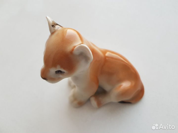 Фарфоровая статуэтка СССР лев,львенок сидячий лфз