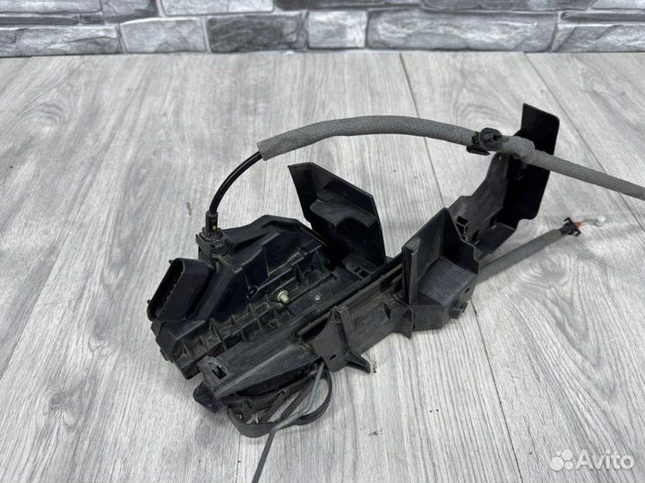 Замок двери передней левой Ford Focus 3 pnda 2012