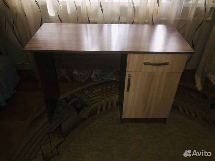 Стол письменный