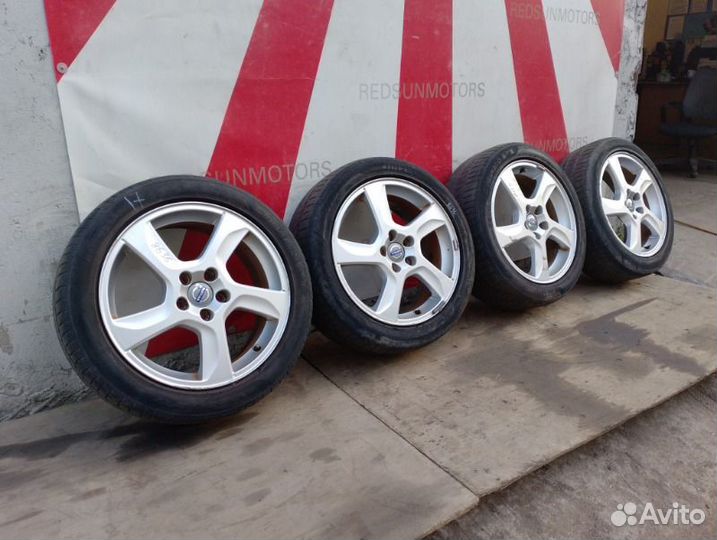 Колеса на Volvo Borbet 5x108 R17 215 50 Michelin