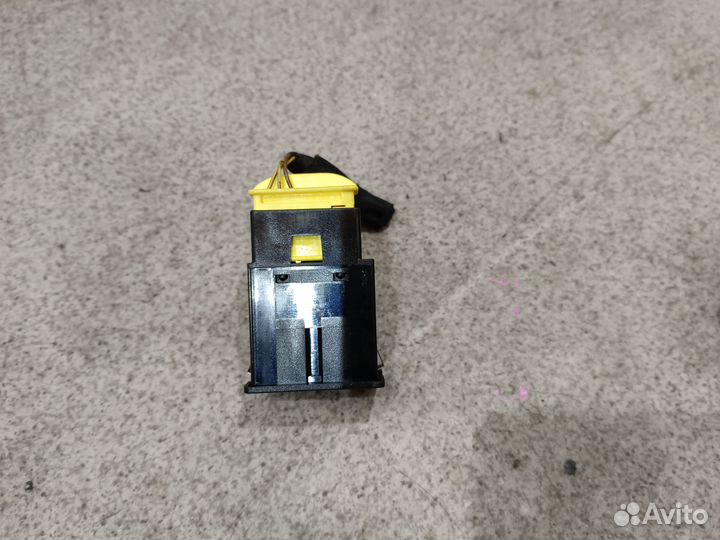 Выключатель airbag +фишка для Volkswagen Tiguan 1