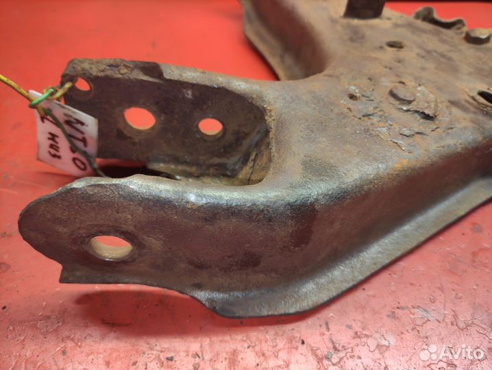 Рычаг нижний левый Nissan Terrano 1 1985-1995