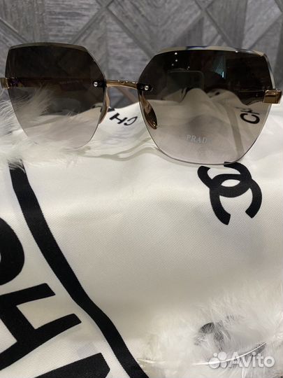 Солнцезащитные очки prada