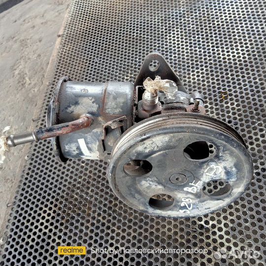 Насос гур Mazda 323 BF E5