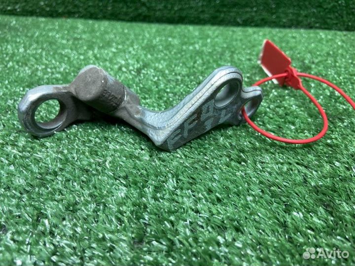 Петля двери задняя левая Ford Focus 2